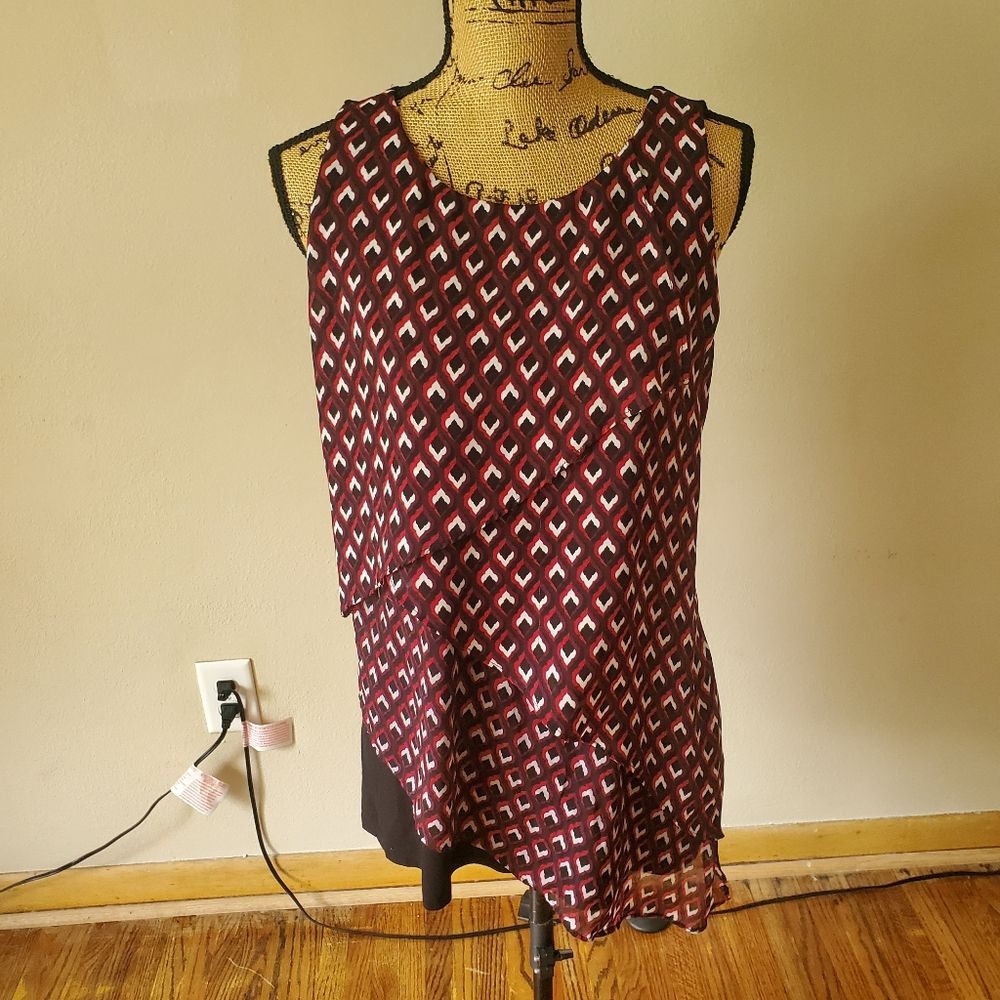 White House Black Market WHBM Geometric Pattern Mixed Media Keyhole Top Medium